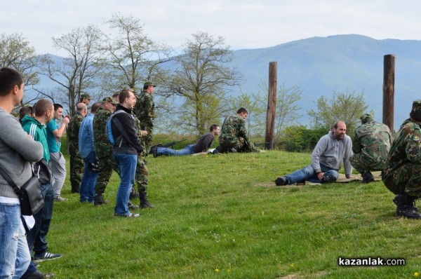  Стотици казанлъчани стреляха с бойно оръжие на ГУЦ „Тюлбето“