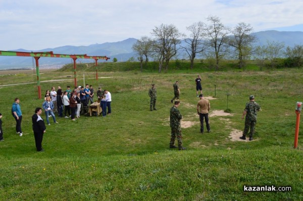  Стотици казанлъчани стреляха с бойно оръжие на ГУЦ „Тюлбето“