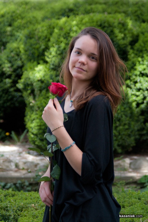 Галина Маринова участничка в конкурса „Царица Роза 2015“ /видео/