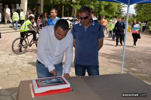 Автомобилен шампион се включи в Седмицата за пътна безопасност в Казанлък