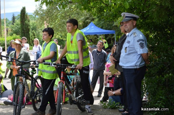 Автомобилен шампион се включи в Седмицата за пътна безопасност в Казанлък
