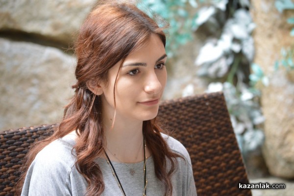 Виктория Маркова участничка в конкурса „Царица Роза 2015“ /видео/