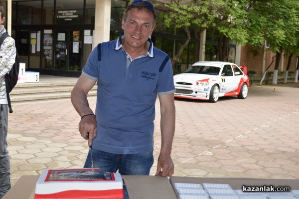 Автомобилен шампион се включи в Седмицата за пътна безопасност в Казанлък