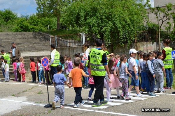 Автомобилен шампион се включи в Седмицата за пътна безопасност в Казанлък
