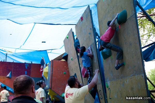 Казанлък бе домакин на Държавното първенство по спортно катерене в дисциплината боулдър