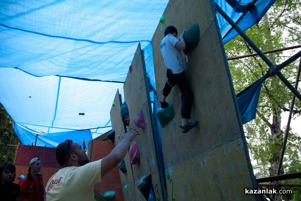 Казанлък бе домакин на Държавното първенство по спортно катерене в дисциплината боулдър