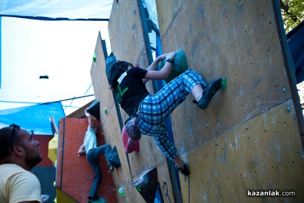Казанлък бе домакин на Държавното първенство по спортно катерене в дисциплината боулдър