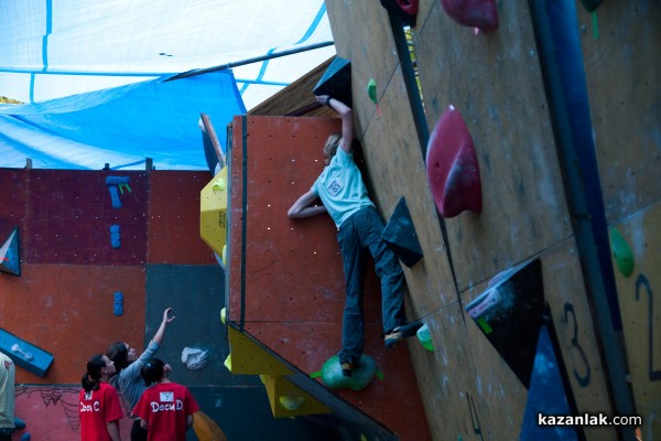 Казанлък бе домакин на Държавното първенство по спортно катерене в дисциплината боулдър