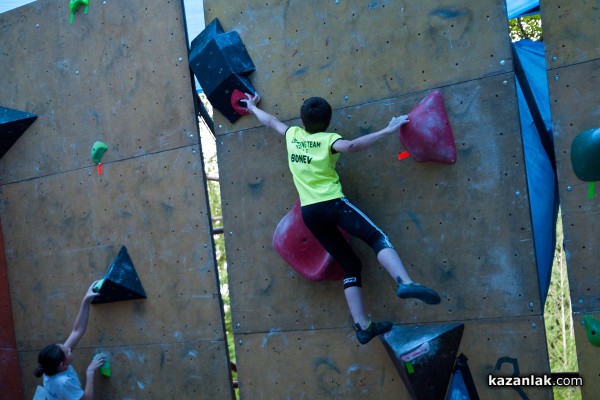 Казанлък бе домакин на Държавното първенство по спортно катерене в дисциплината боулдър