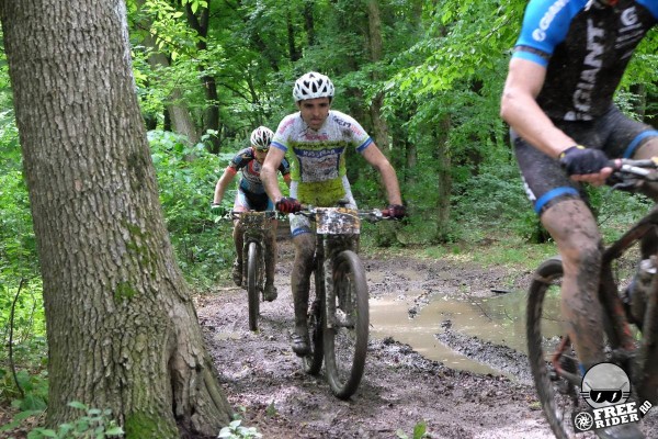 Казанлъчани с добри класирания на силно състезание по планинско колоездене в Румъния