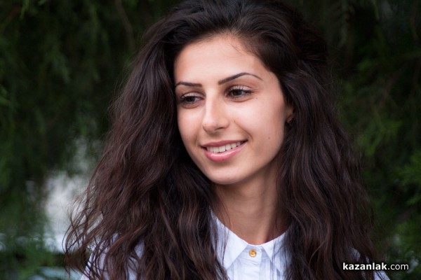 Михаела Бейчева участничка в конкурса „Царица Роза 2015“ /видео/