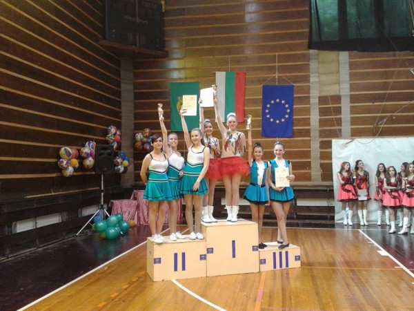 Мажоретките на СОУ „Екзарх Антим I“ спечелиха награди от фестивал в Шумен