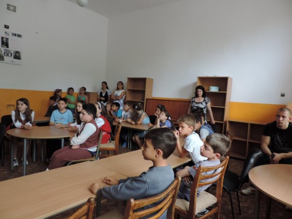 Читалището в Енина награди деца участвали в спортни и математически надпревари