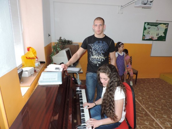 Читалището в Енина награди деца участвали в спортни и математически надпревари