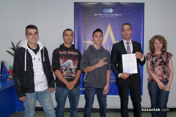 Борис Кърчев награди и последните участници в „Талантите на Казанлък”