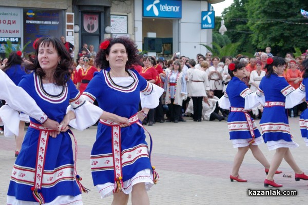 “Тъпан бие - хоро се вие“