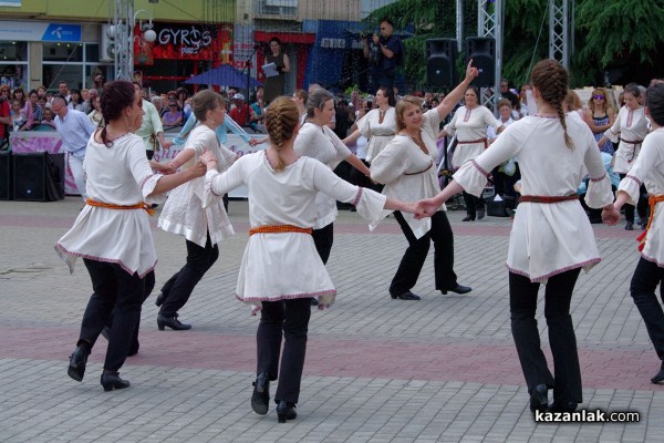 “Тъпан бие - хоро се вие“