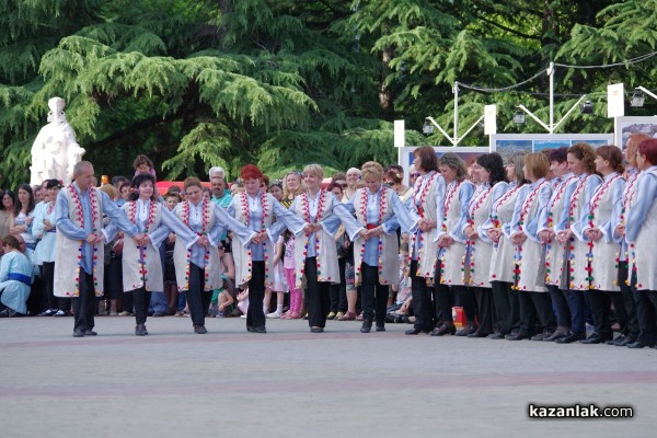 “Тъпан бие - хоро се вие“