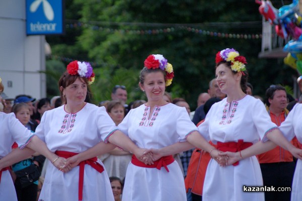 “Тъпан бие - хоро се вие“