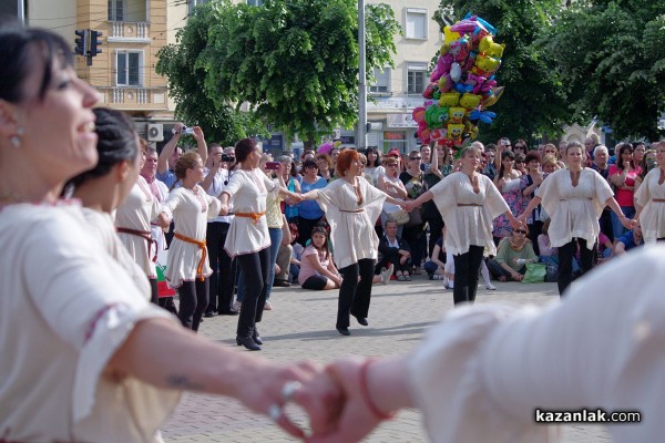 “Тъпан бие - хоро се вие“