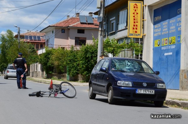 Велосипедистка е със счупена ръка, след катастрофа