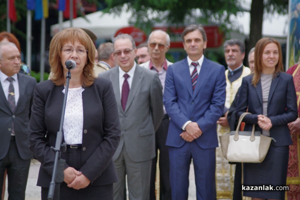 С водосвет и издигане на знамето започна Празникът на Казанлък