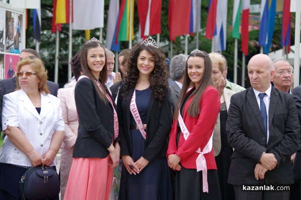 С водосвет и издигане на знамето започна Празникът на Казанлък