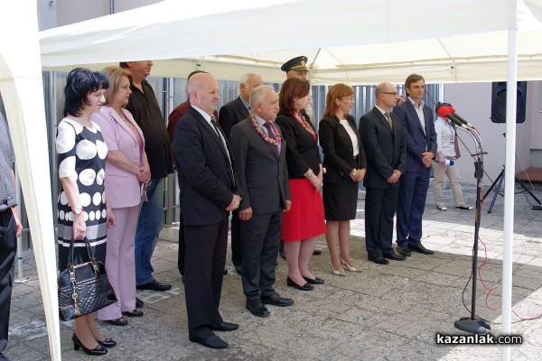 Министър Румяна Бъчварова присъства на първата копка на нова сграда в ПМГ „Никола Обрешков“