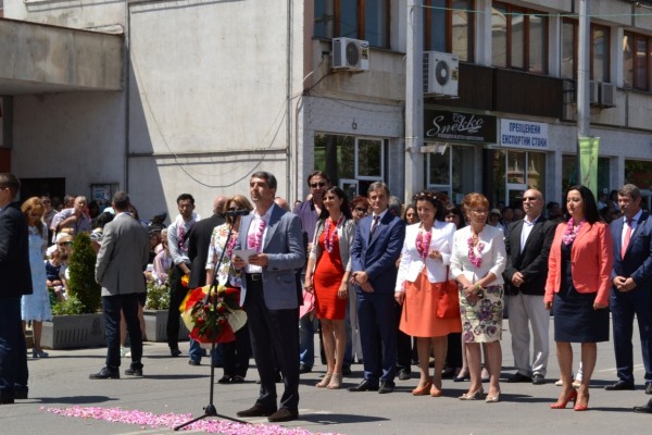 Президентът Росен Плевнелиев: Розата е най-разпознаваемият български символ