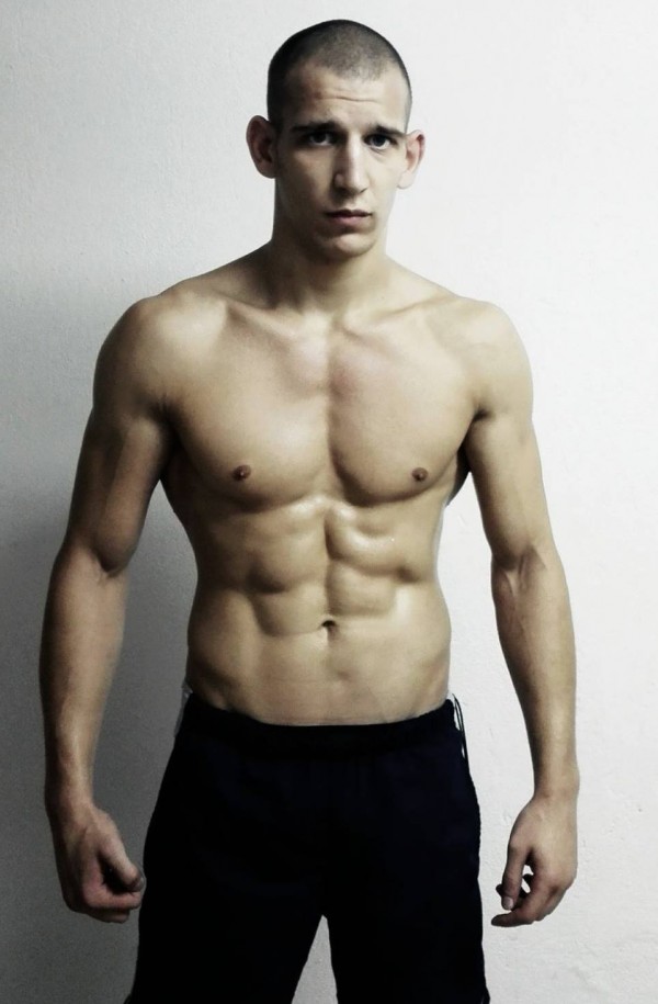 Казанлъчанинът Дориан Дерменджиев постигна победа в Гала вечер на ММА боевете в Лондон