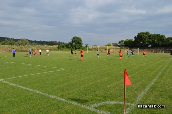 Момичетата на Арена Запад се класираха за полуфиналите на футболното първенство