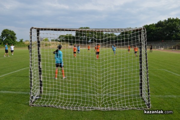 Момичетата на Арена Запад се класираха за полуфиналите на футболното първенство