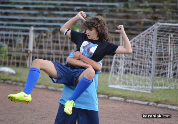 Момичетата на Арена Запад се класираха за полуфиналите на футболното първенство