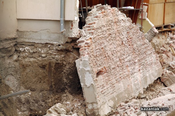 Срути се стена в Природо-математическата гимназия