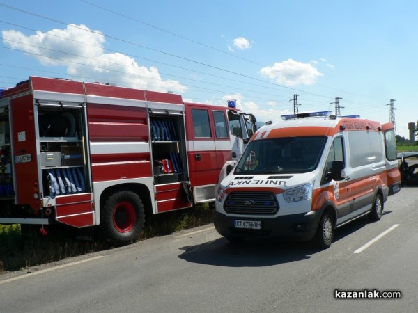 Двама загинаха при тежка катастрофа близо до Казанлък /видео и снимки/