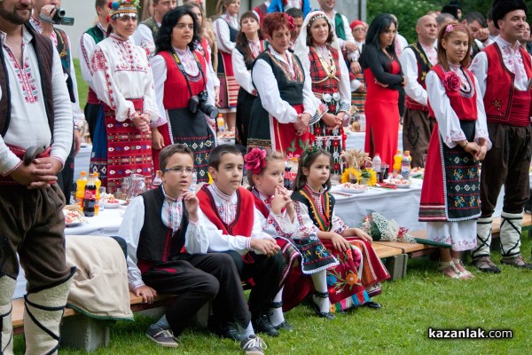 Сватба с народни носии 