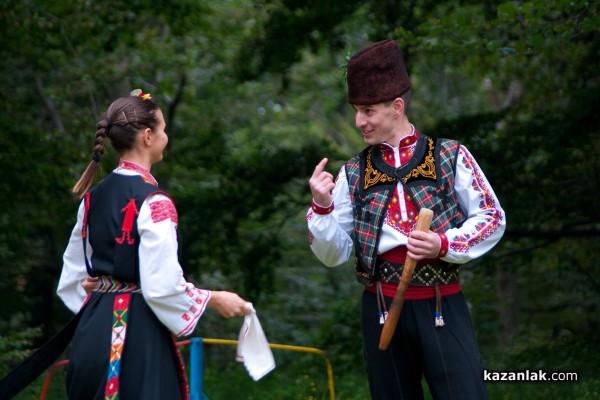 Сватба с народни носии 