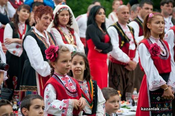 Сватба с народни носии 