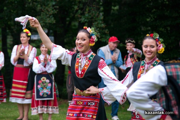 Сватба с народни носии 