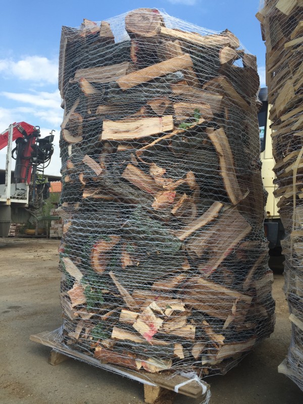 Ново в Казанлък – опаковани дърва за огрев