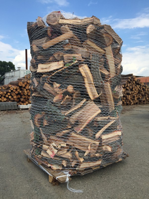 Ново в Казанлък – опаковани дърва за огрев