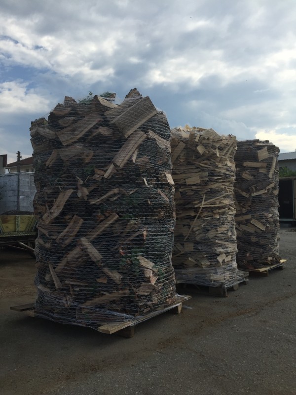 Ново в Казанлък – опаковани дърва за огрев