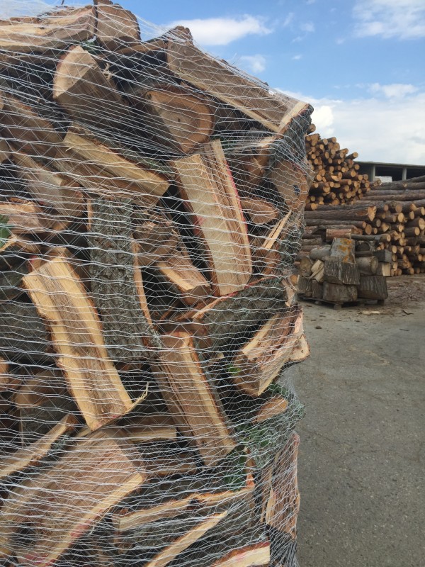 Ново в Казанлък – опаковани дърва за огрев