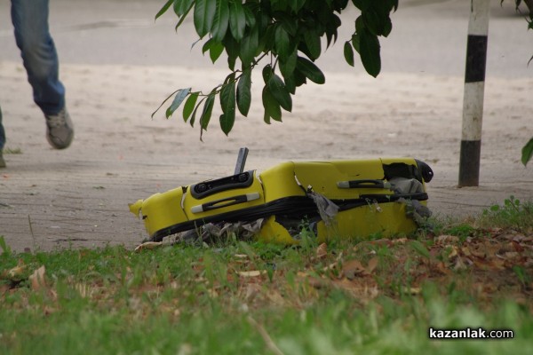 Съмнителният куфар бе взривен /Видео/