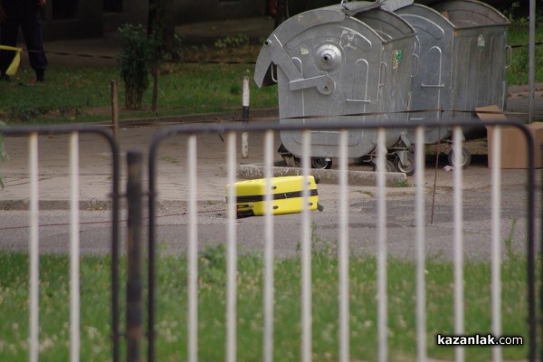 Съмнителният куфар бе взривен /Видео/