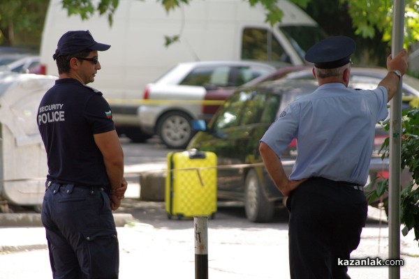 Куфар вдигна на крак Полицията в Казанлък