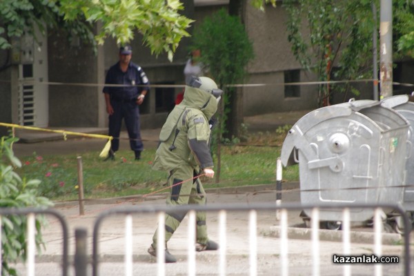 Съмнителният куфар бе взривен /Видео/