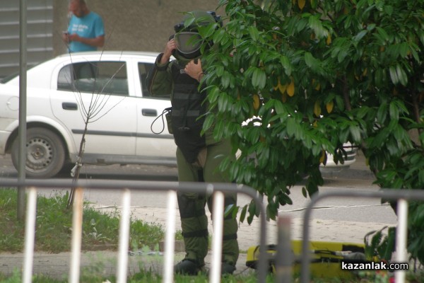 Съмнителният куфар бе взривен /Видео/