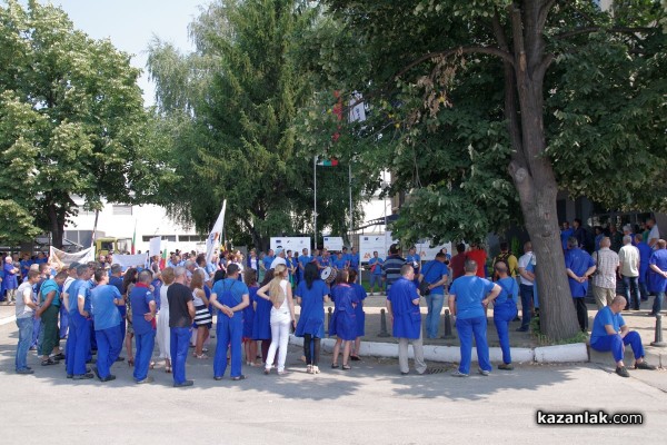 В М+С Хидравлик излязоха на протест срещу увеличението на тока