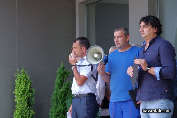 В М+С Хидравлик излязоха на протест срещу увеличението на тока